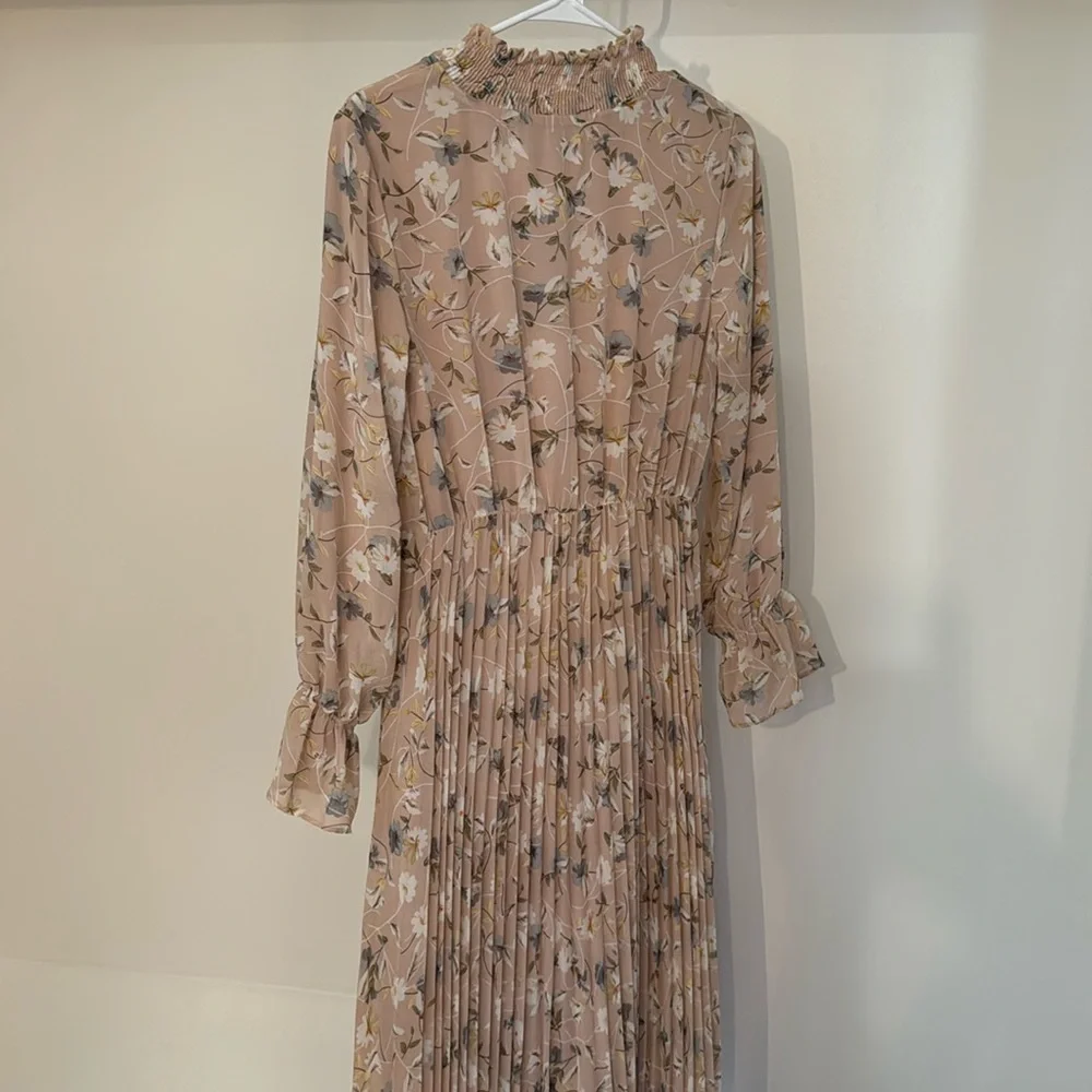 Veiled Collection Dress - Picture 2 of 8